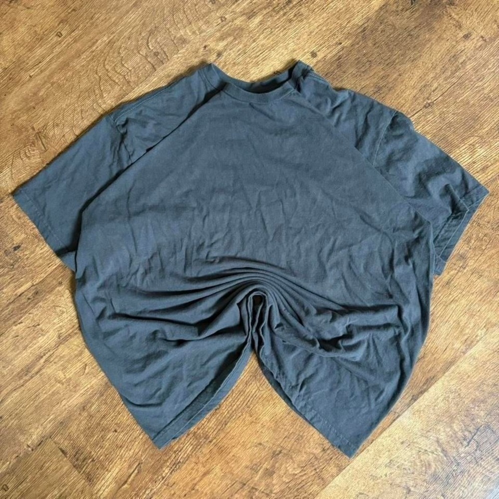 Grey no graphic Harley Davidson short sleeve t-shirt, stain‎ shown in photos